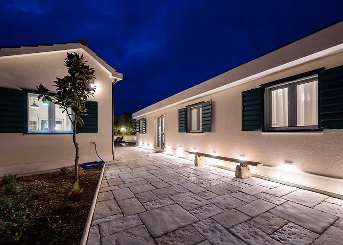 Villa Hidden Gem By Aneo Travel Trogir