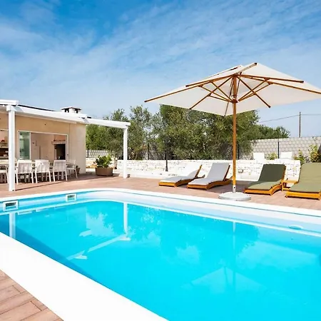 Hidden Gem By Aneo Travel تروغير